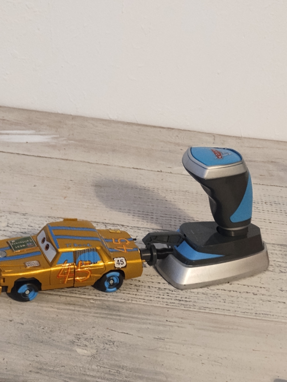 DISNEY PIXAR CARS CRAZY 8s t-BONE CAR THUNDER HOLLOW CRASHED PARTY AND LAUNCHer